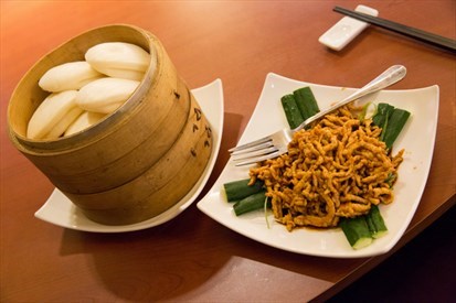 割包夾著吃！飽足感十足的京醬肉絲。