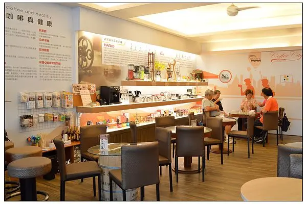 店里约有30多个座位