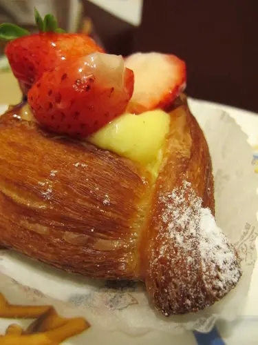 35元 虽然说水果卡仕达可颂~但水果是以草莓为主~所以小湘立刻购入啦