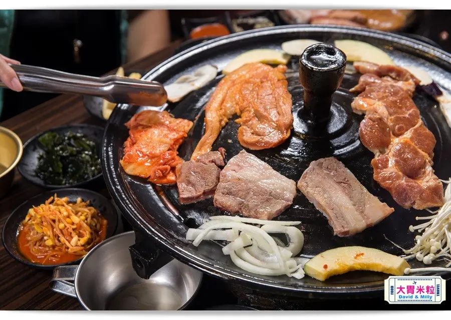 咚猪咚猪韩式烤肉吃到饱(屏东),南部首间韩式铸铁锅盖烤盘,厚切猪,牛